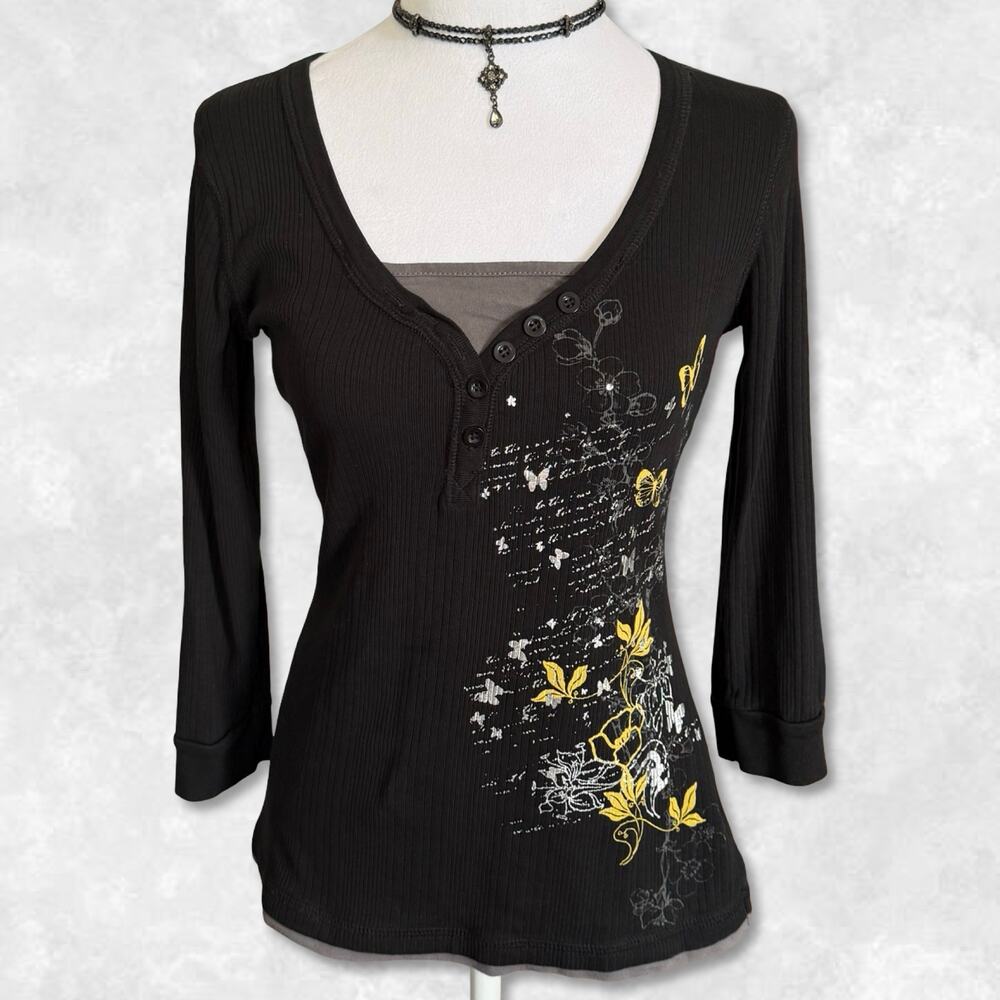 Y2K Euro Layered Henley Graphic Top Size M-L